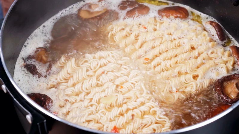 ramen noodles in broth