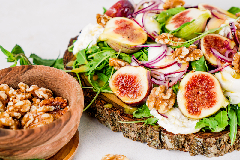 walnuts and salad with figs