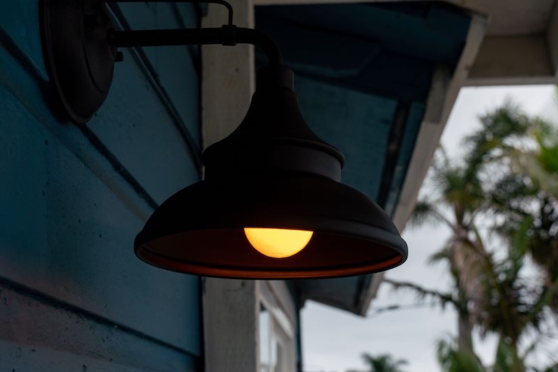 how to keep flies away black lamp with yellow lightbulb