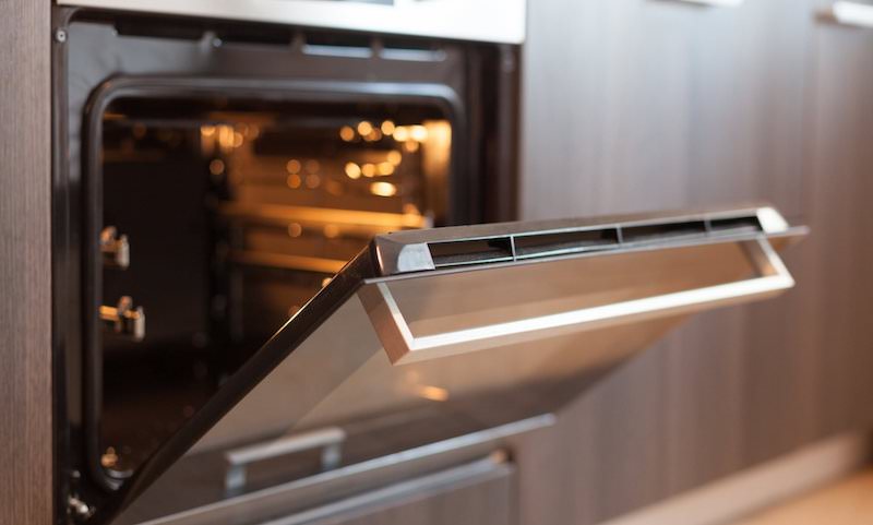 cómo mantener la puerta del horno en casa fresca abierta y funcionando