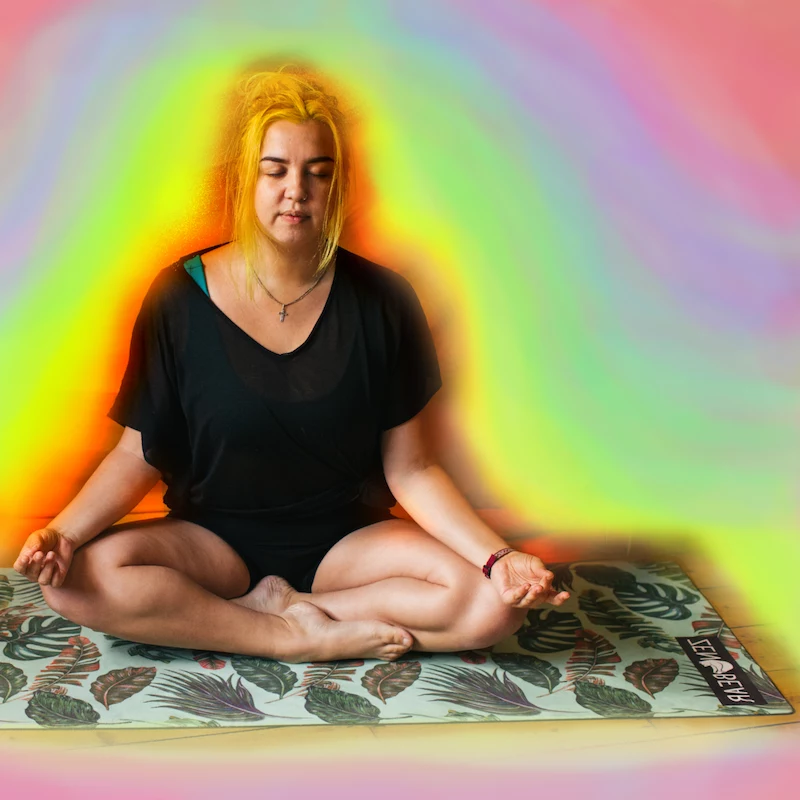 how to read an aura woman with colors around of her