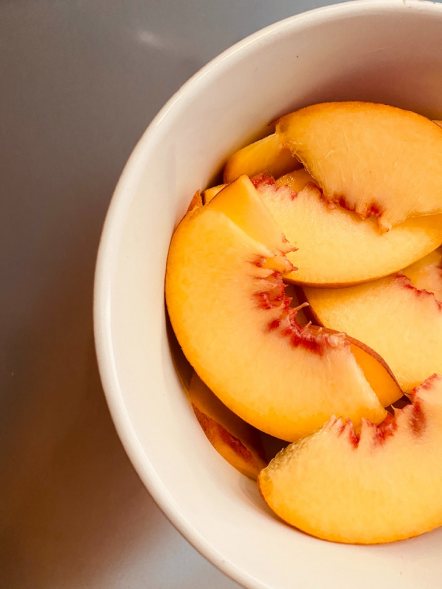 How to Store Peaches to Keep them Super Juicy & Yummy (Tips & Tricks)