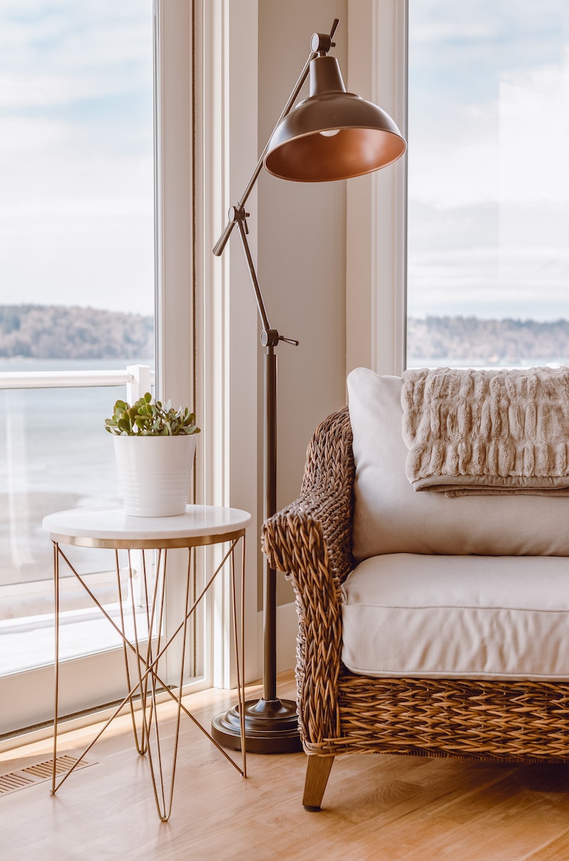how to make a room look biggerfloor lamp next to chair