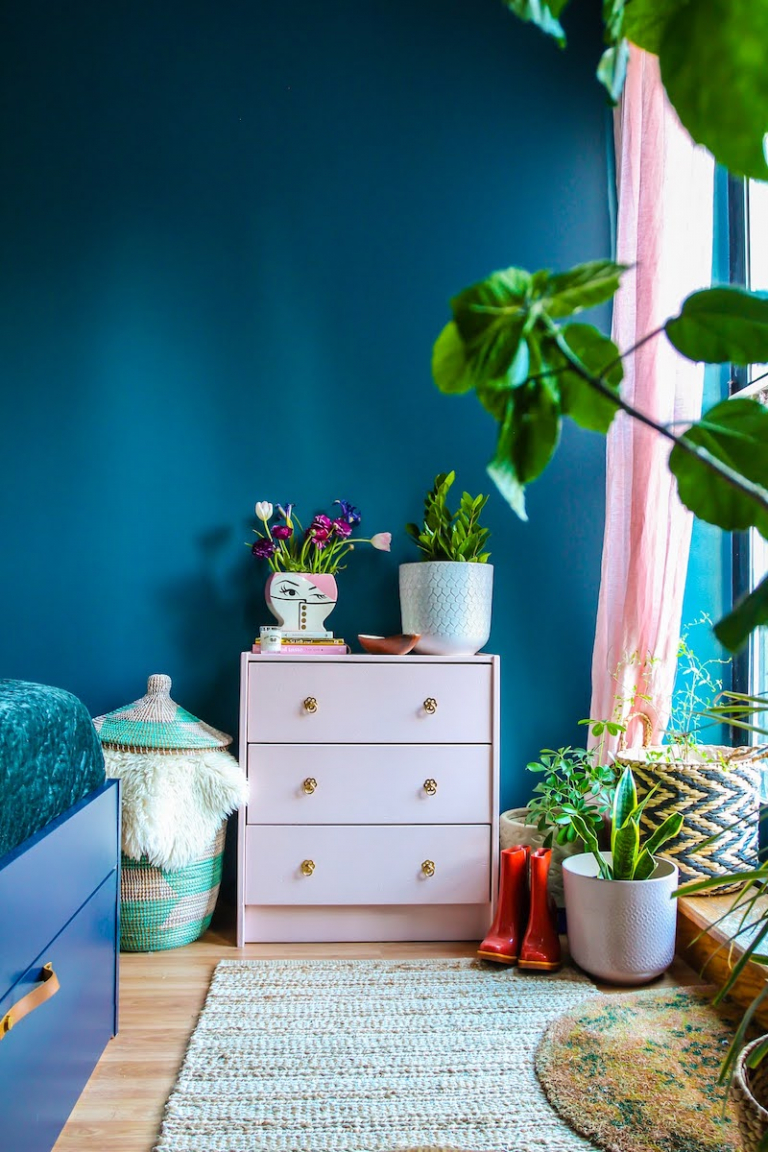 How the Color of your Bedroom Affects your Sleep (According to Experts)