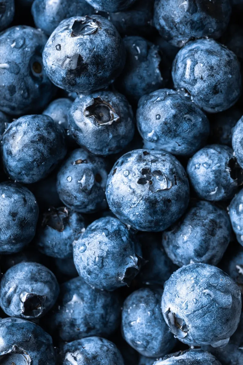foods you should eat raw blueberries in a bunch