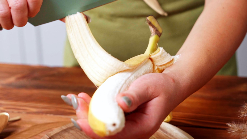 hand peeling a banana
