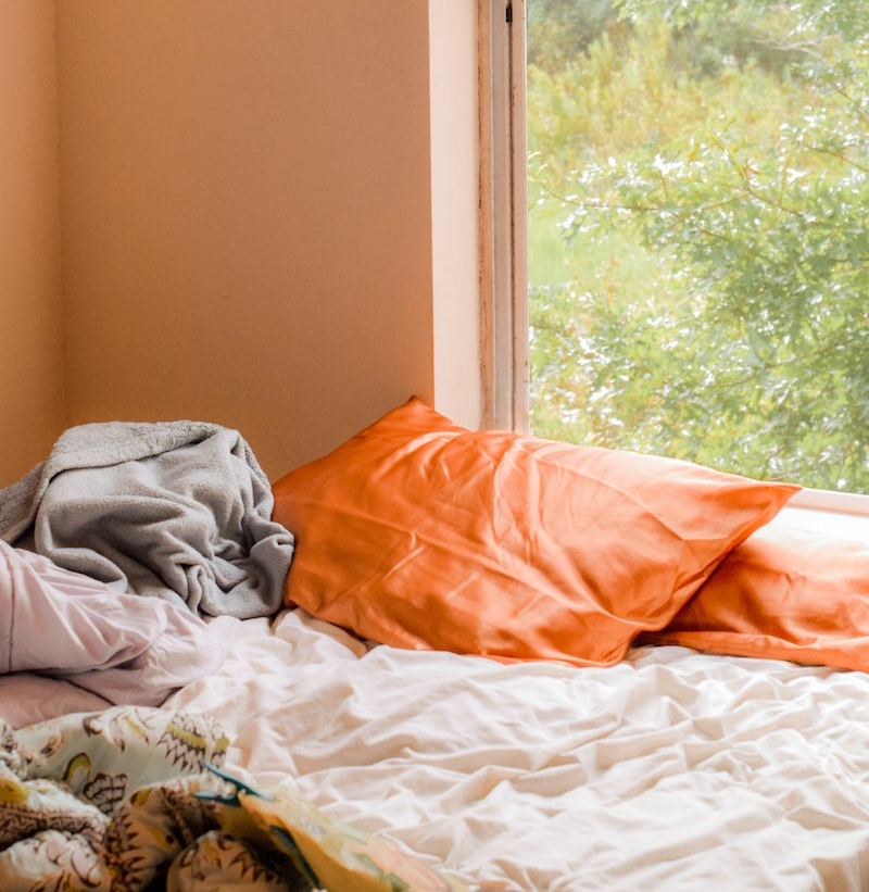 How to Properly Wash Your Bed Linens For Comfort & Hygiene