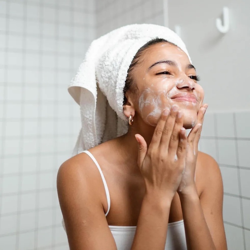 how to wash your face the right way