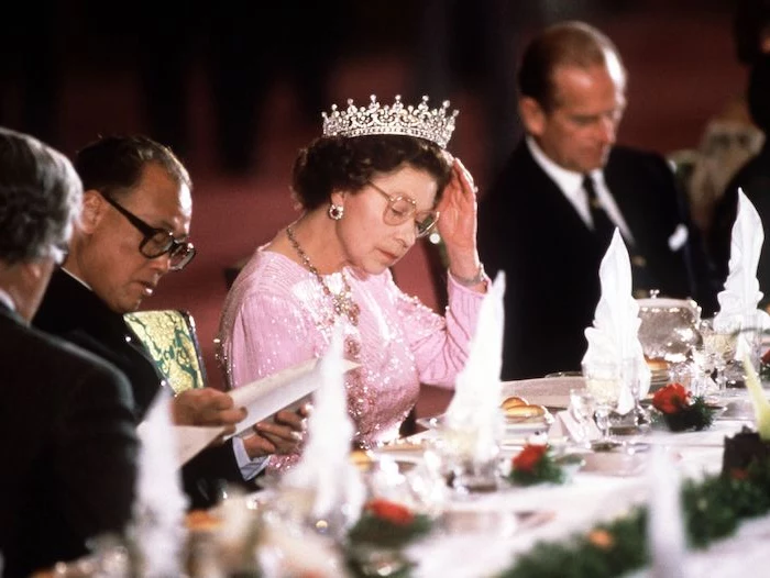 queen elizabeth ii favorite foods the queen sat at the table