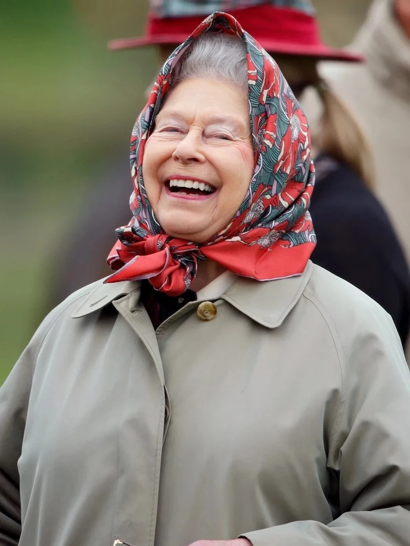 queen elizabeth in red scarf and peticoat