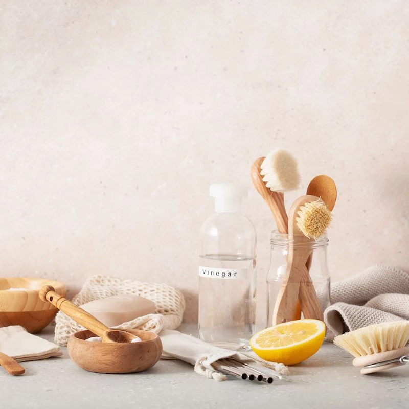 vinegar bottle with0cleaning brushes