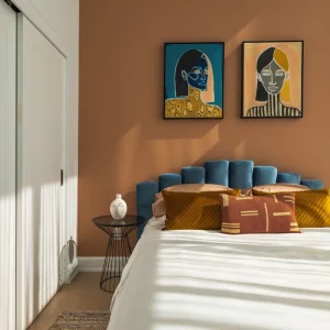 How to Actually Make Your Bed Neatly (According to Hoteliers)