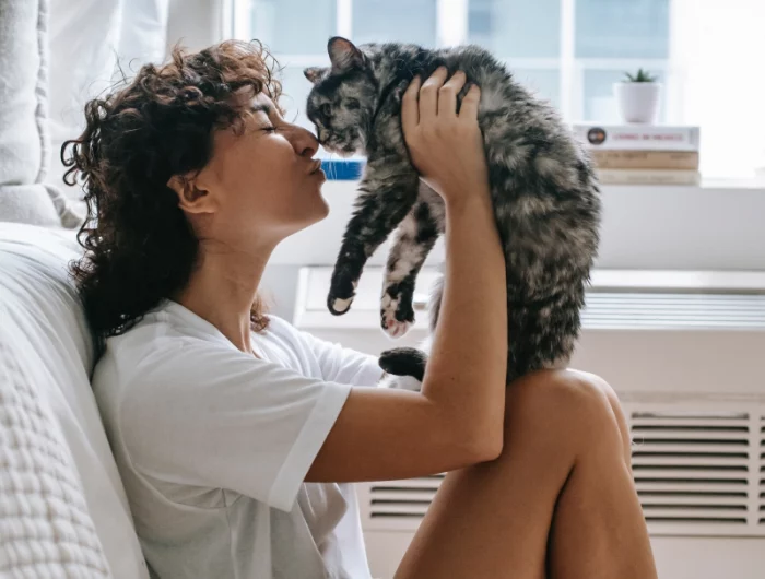 does having a cat improve your health