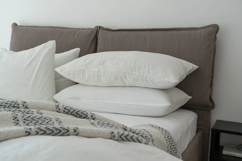 how to clean a mattress bed with bedding and pillows