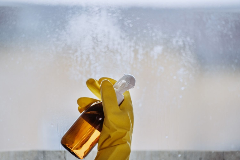 how to clean outdoor windows with hard water stains