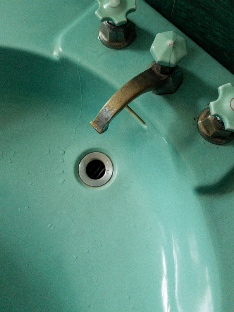 screen scratchesblue sink with blue faucet