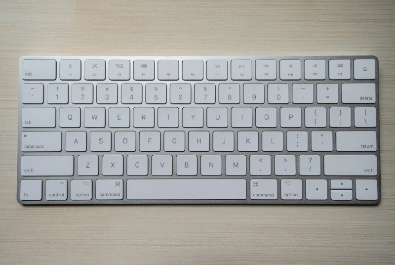 wireless mac book keyboard in white
