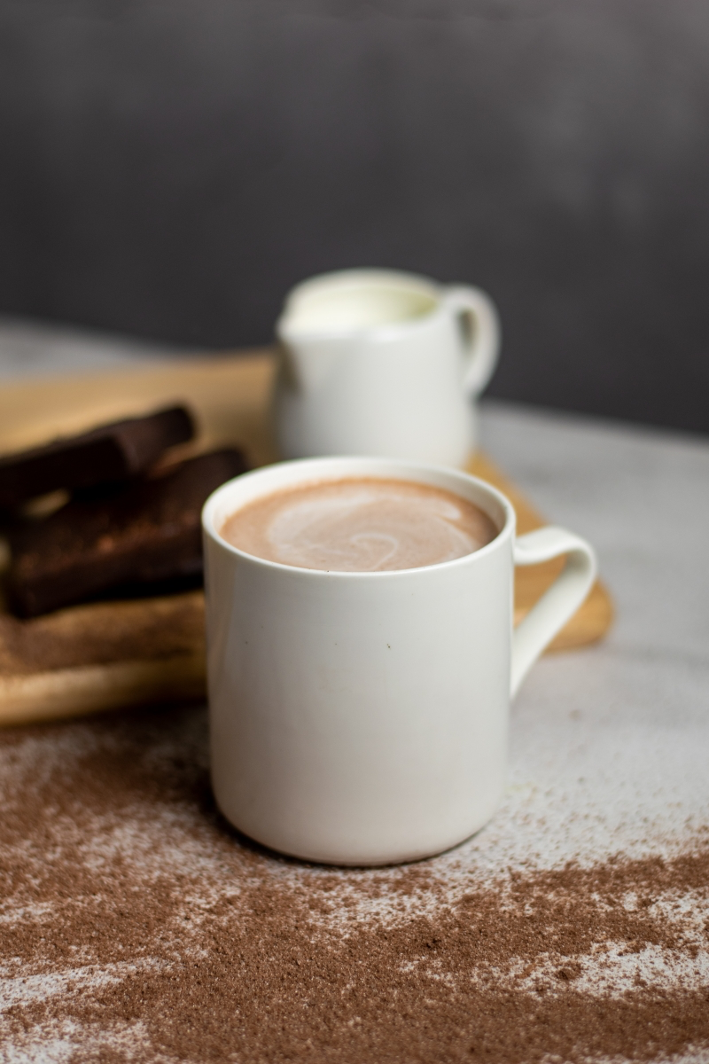 are there any benefits to drinking hot chocolate