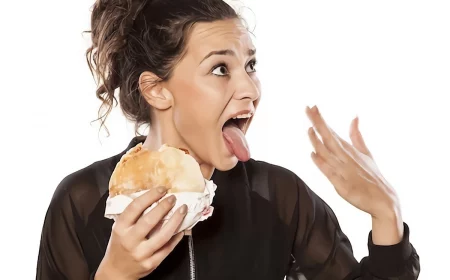 burnt tongue woman who ate hot food