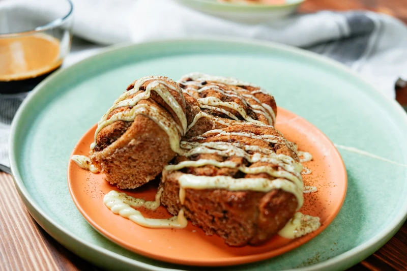 cinnamon rolls with date paste