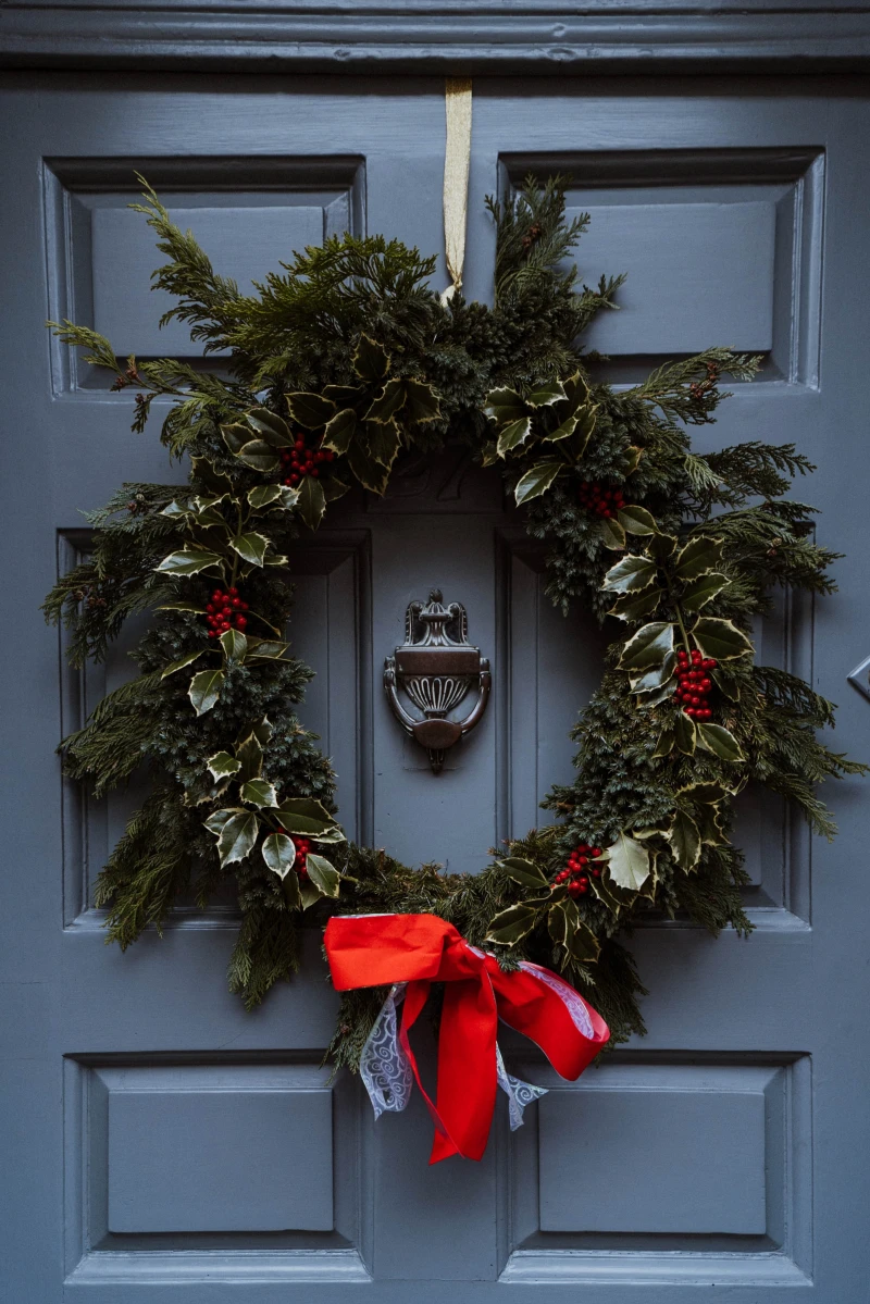 ciy christmas decorations wreath on blue door