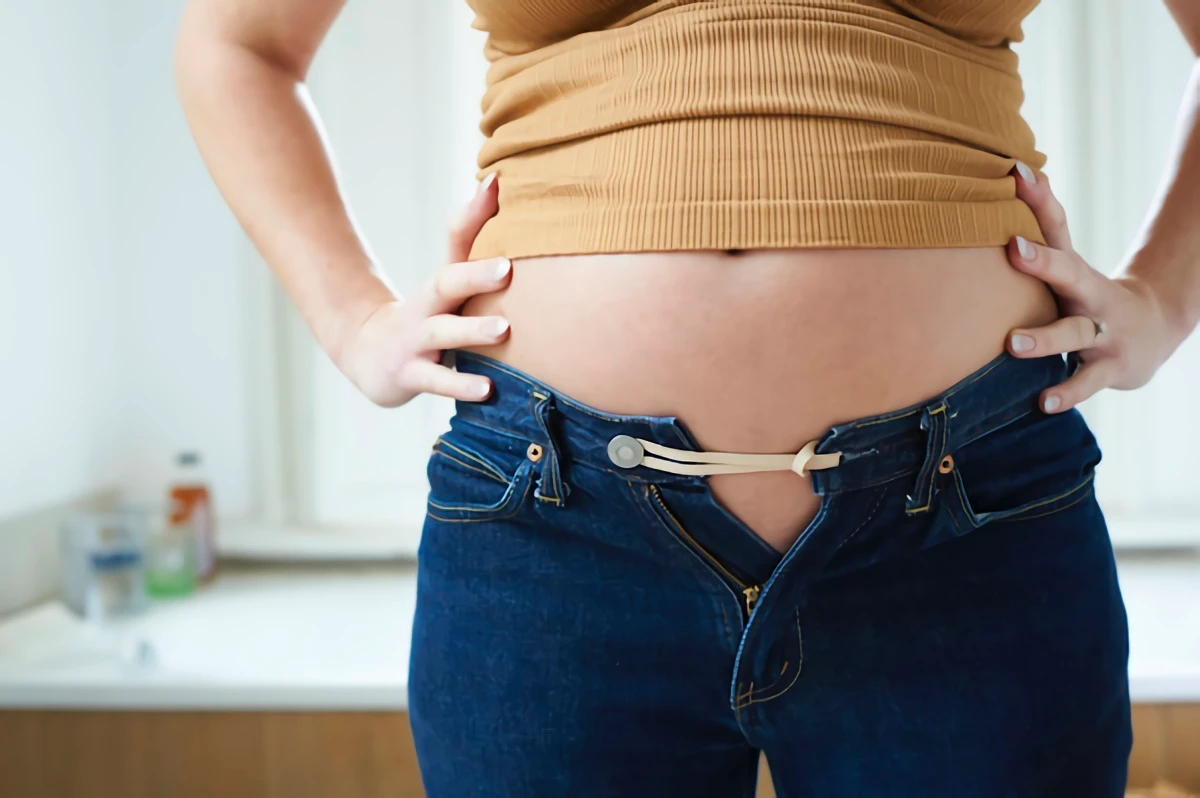 foods that make you bloated woman with bloated stomach