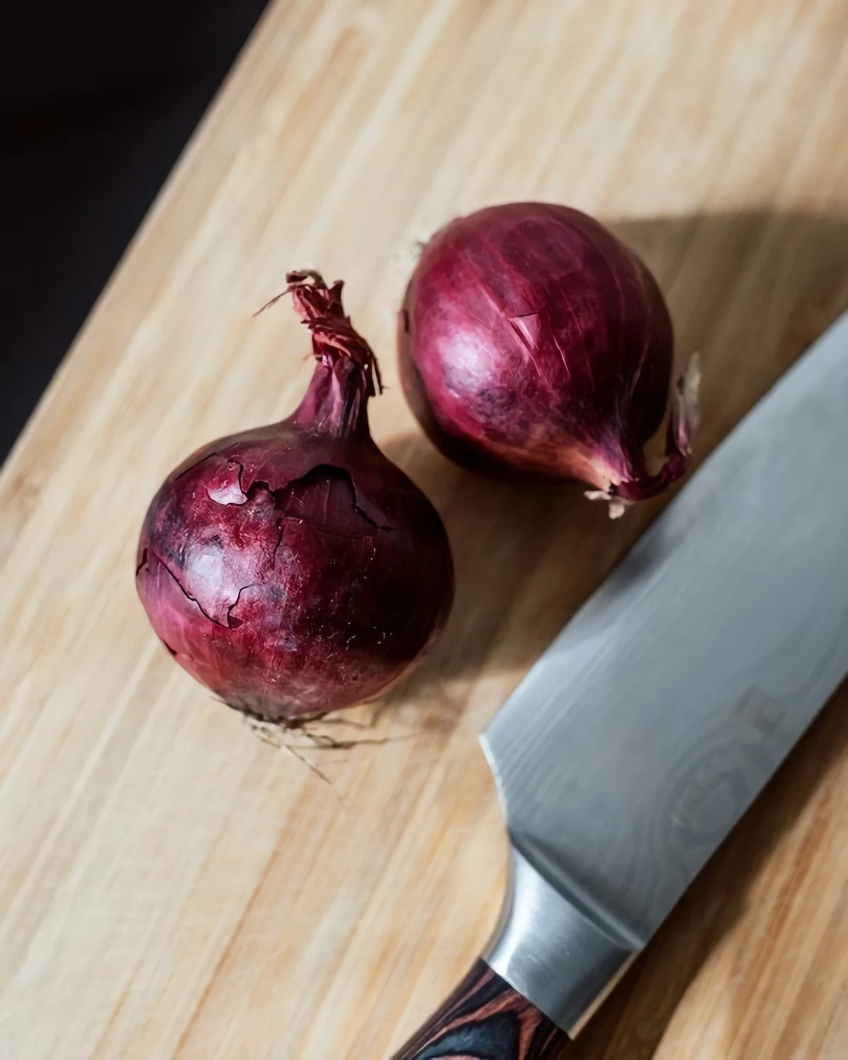 red onions on cutting board with0knife