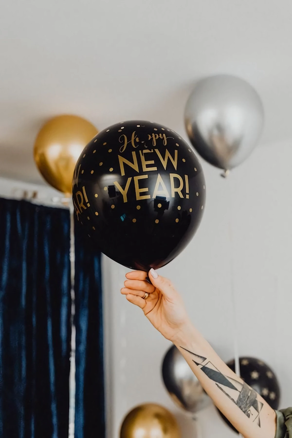 baloon that says happy new year
