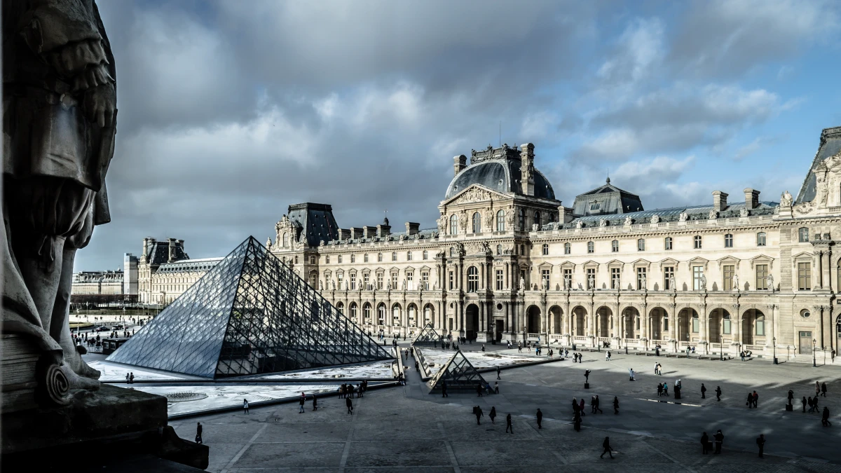 best museums in the world the louvre outside