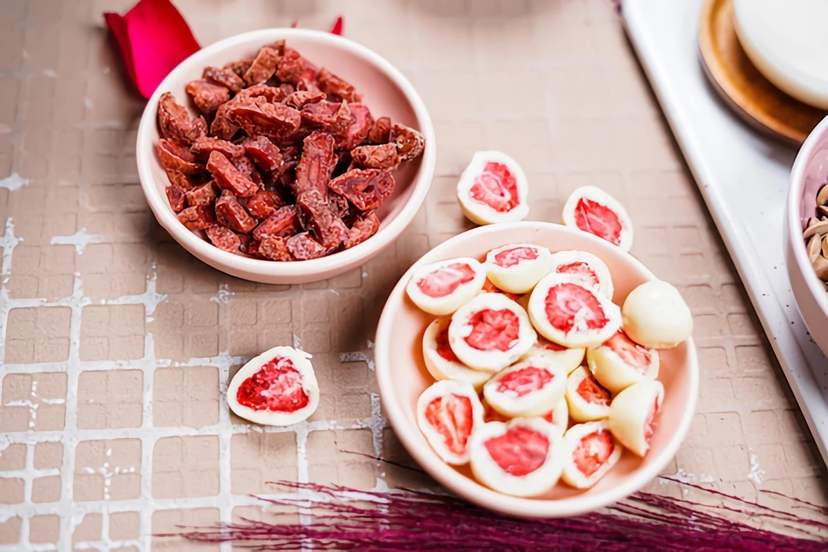 dried raspberries and stawberries in chocolate