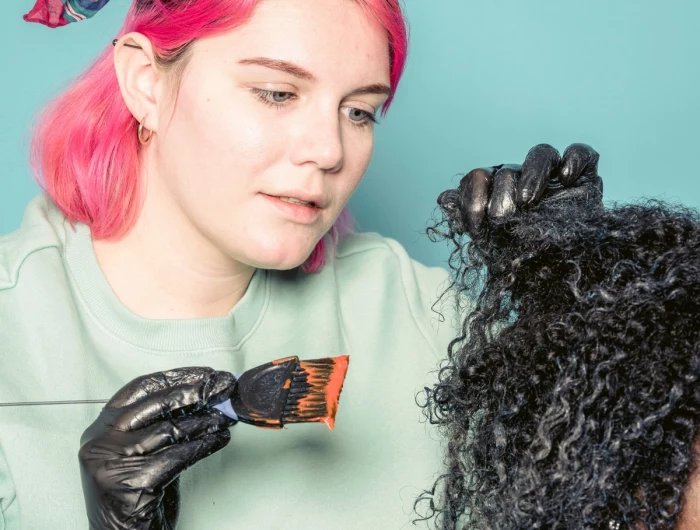 how to avoid damage when dying hair