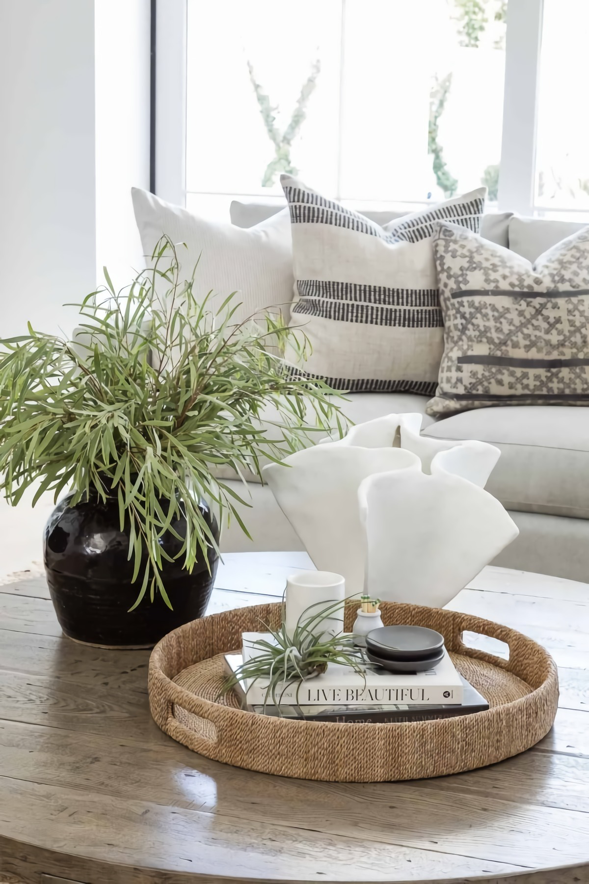 how to decorate your coffee table