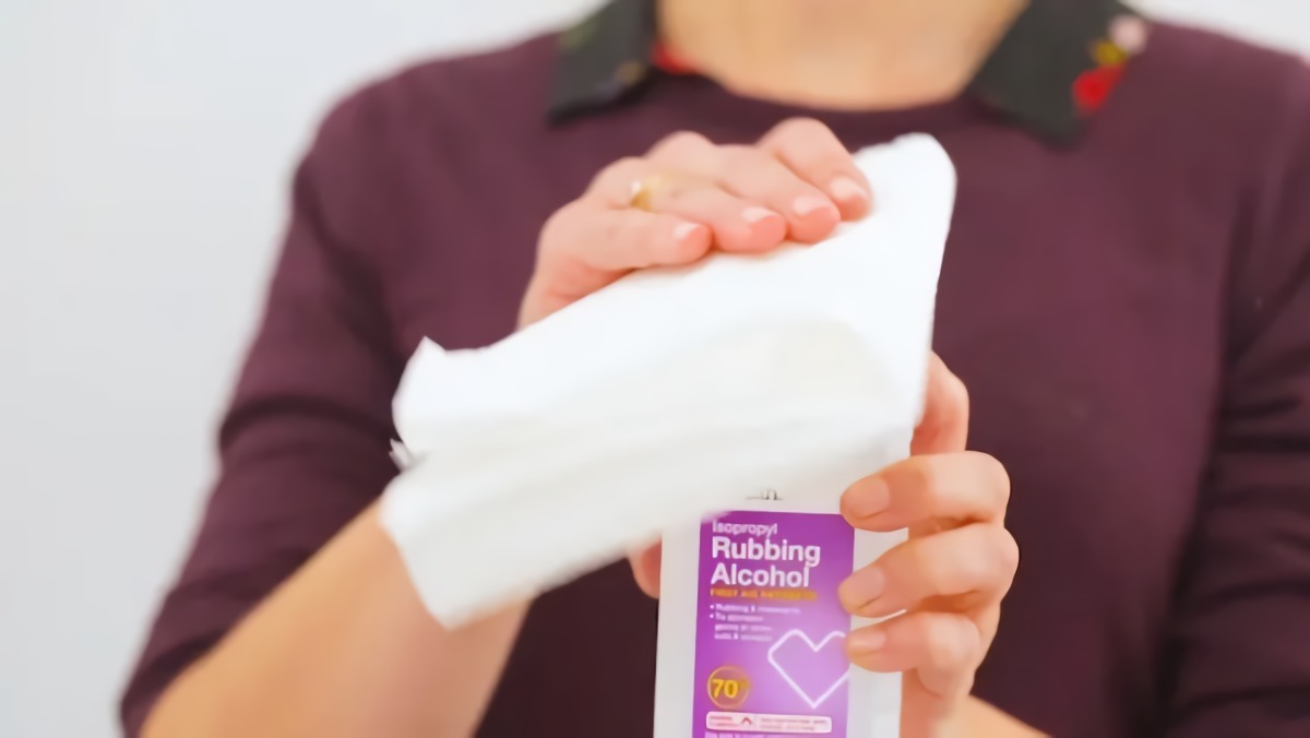 10 Useful Rubbing Alcohol Hacks You Never Knew About