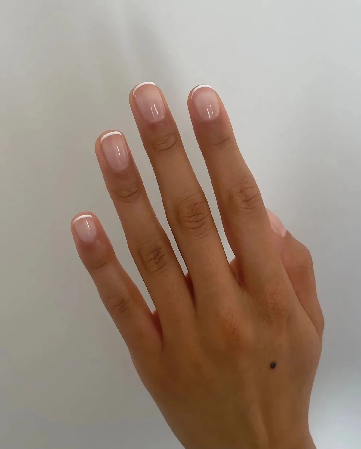 thin white french tip mainucre