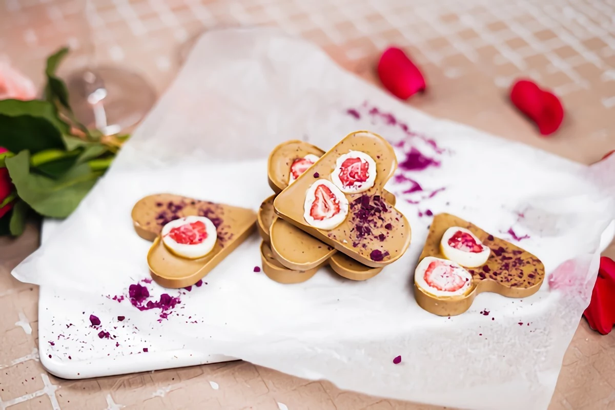 vegan chocolate bark for valentines day