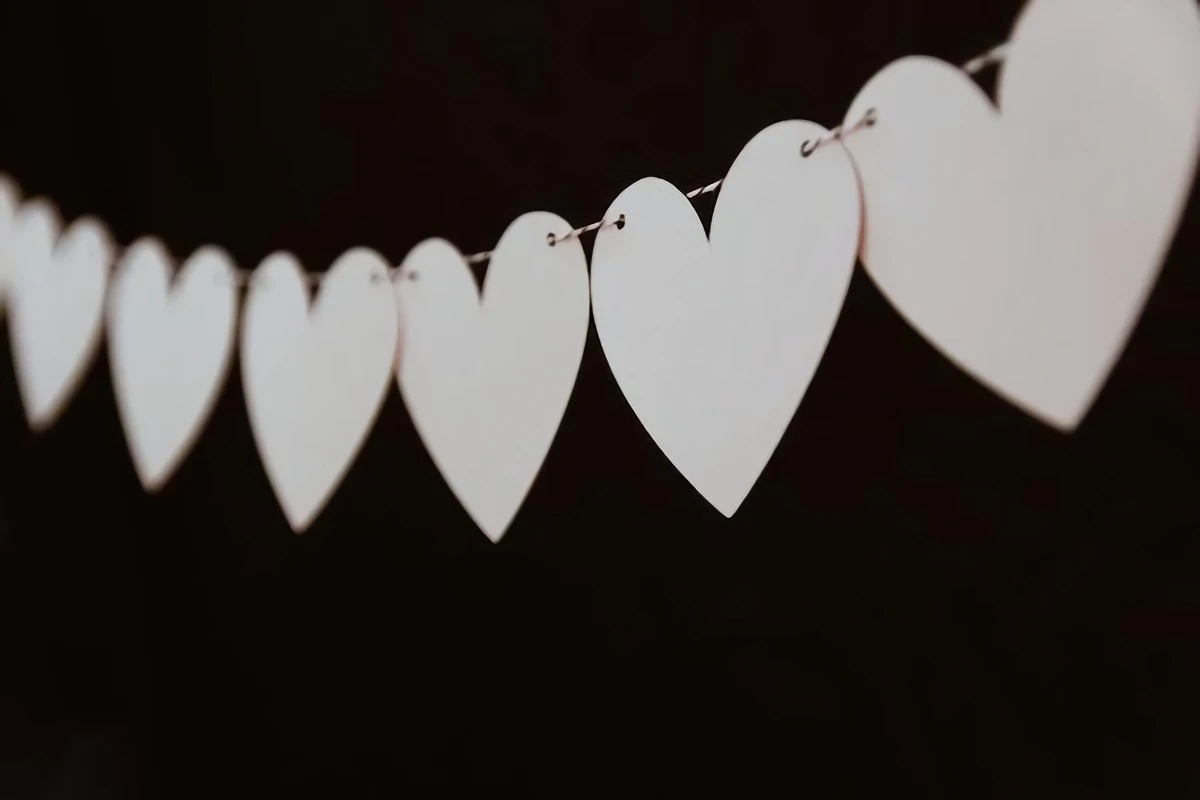 white heart garland for valentines day