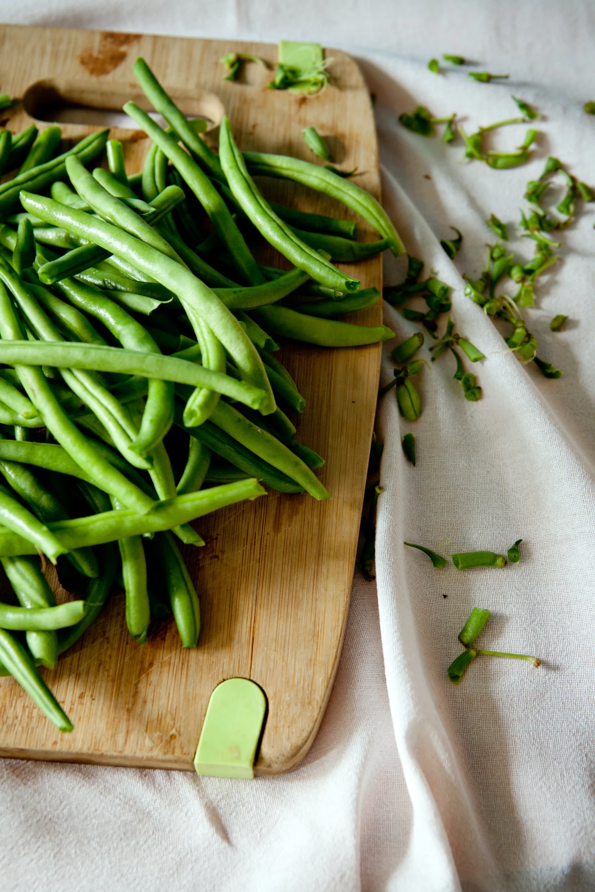 green beans on wooden cutting board