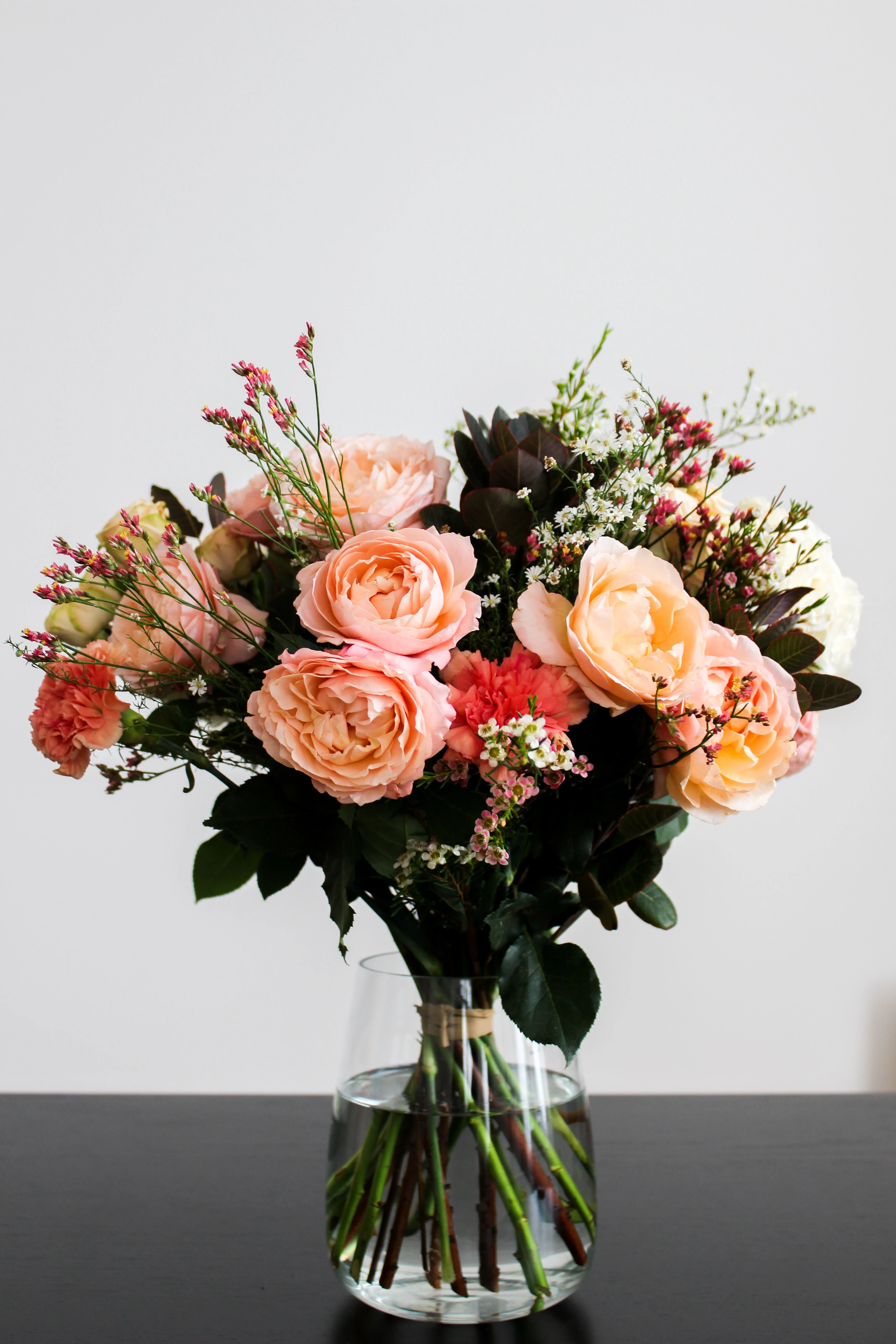 how to arrange flowers a bouquet in a clear vase