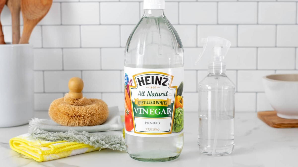 9 Super Clever Reasons To Add Vinegar To Your Laundry