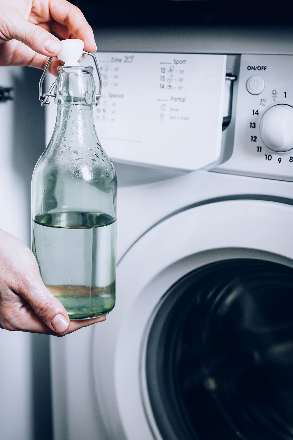 why should you put vinegar in your laundry