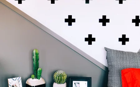 black crosses on white background wallpaper