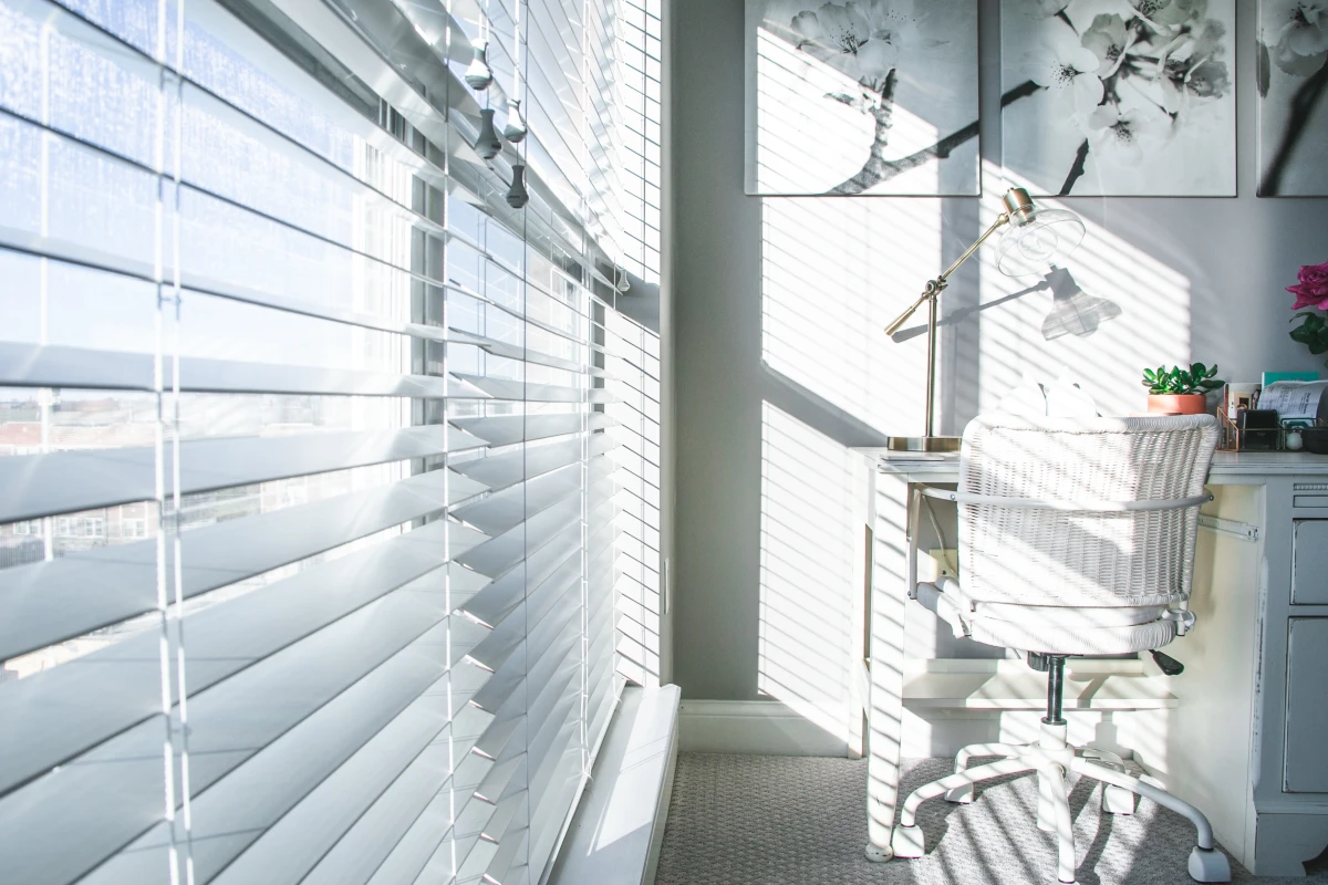 blinds in an office room