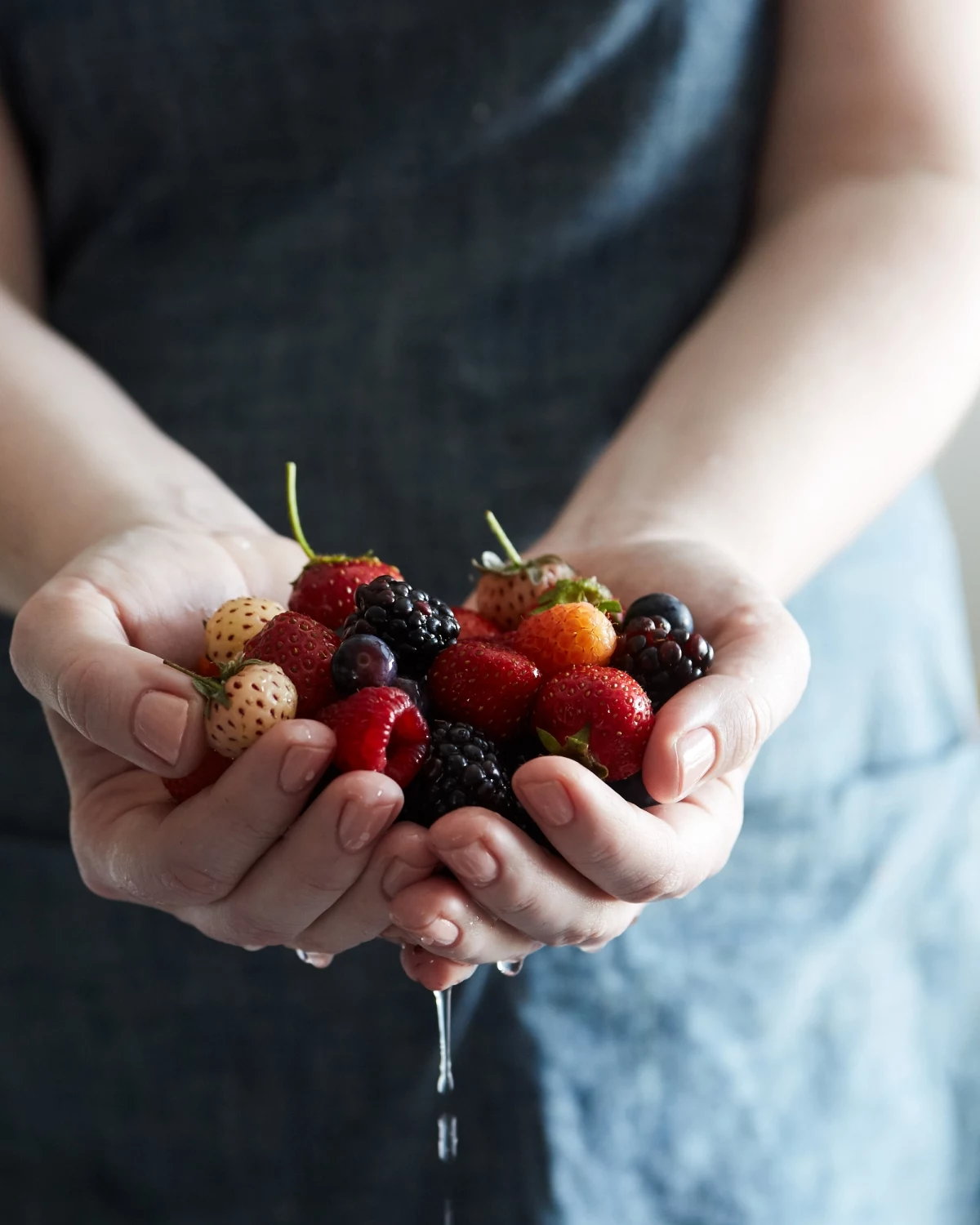 eating berries without washing