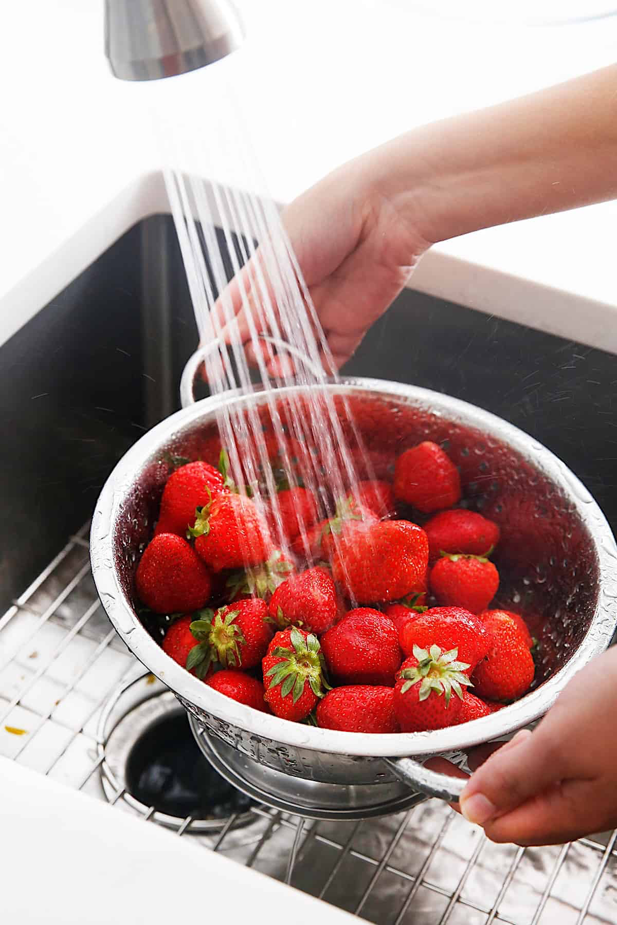 how to properly store berries in the fridge