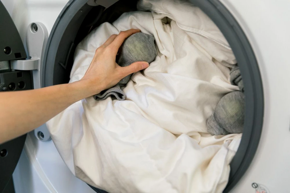 how to wash a comforter dryer nalls in the dryer with comforter