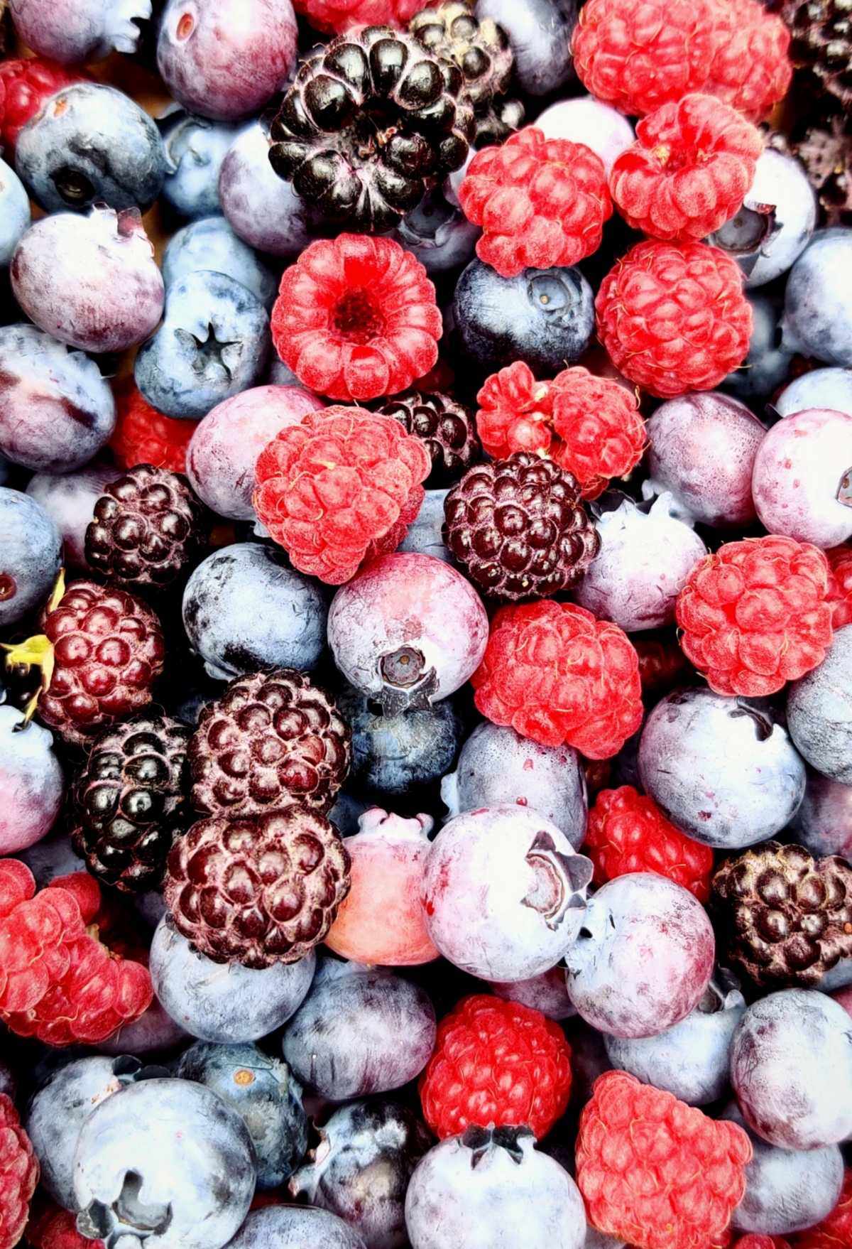 how to wash berries to make them last longer