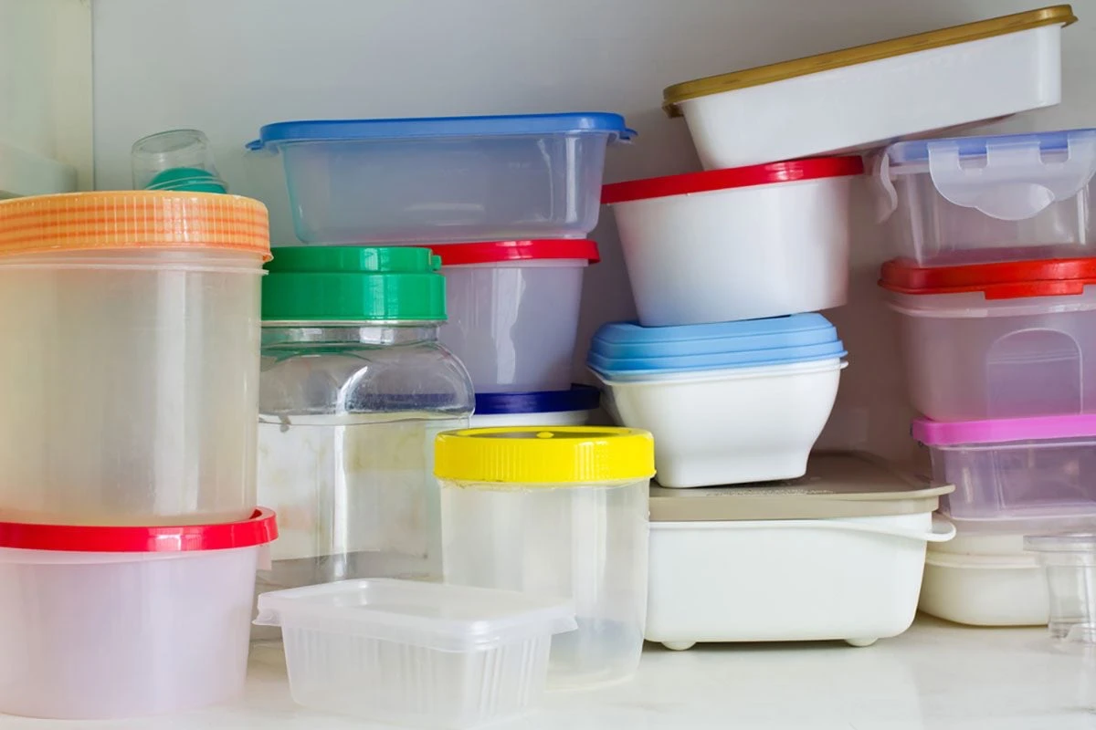 plastic takeout containers