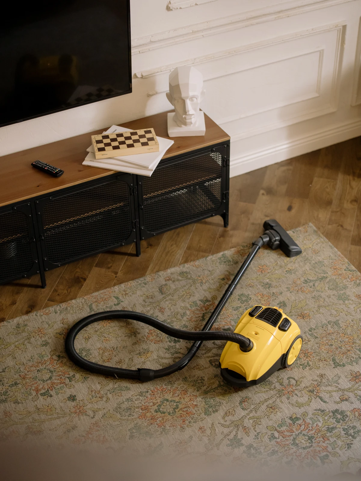 vacuum yellow on carpet