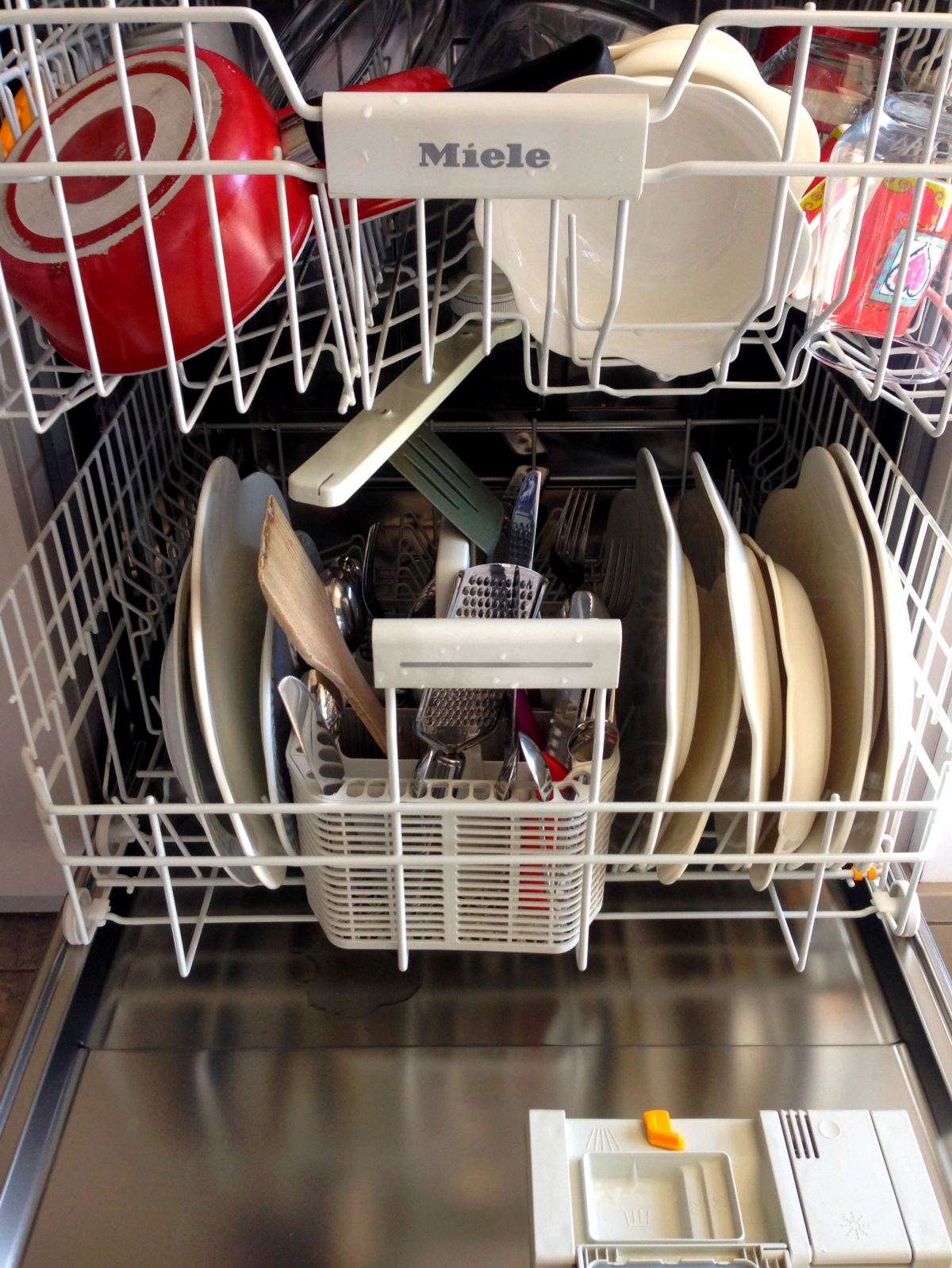dishes are dirty after dishwasher
