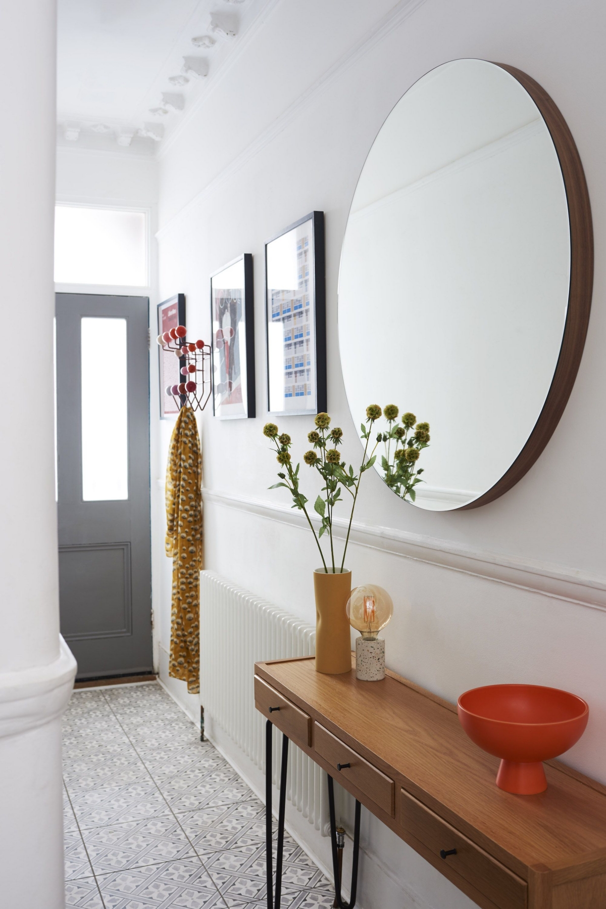 5 Basic Rules For an Aesthetic, Clutter-Free Hallway Design